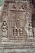 Ta Som temple - bas reliefs of devatas and false window with lowered blinds